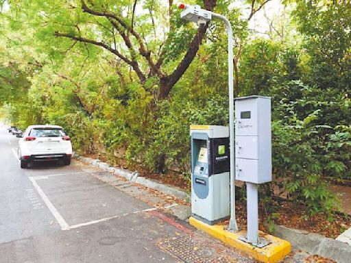 高雄路邊智慧停車獲好評 繳費機及QR Code線上繳費超便民 - 寶島