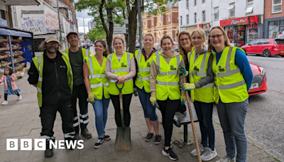 Volunteers clear waste and weeds from Exeter streets