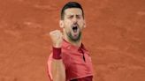 Djokovic acecha a Federer en un impresionante récord en Roland Garros