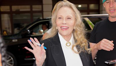 Faye Dunaway, 83, signs autographs for fans in NYC