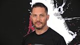 Tom Hardy carga con las cicatrices de la vida pero alza la bandera de la superación