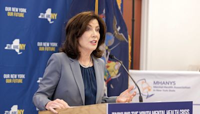 Hochul pushes to ban smartphones in NY schools. Will it help address mental health crisis?