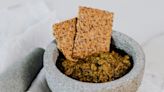El snack de semillas casero perfecto para dipear: Antiinflamatorio y sin harina