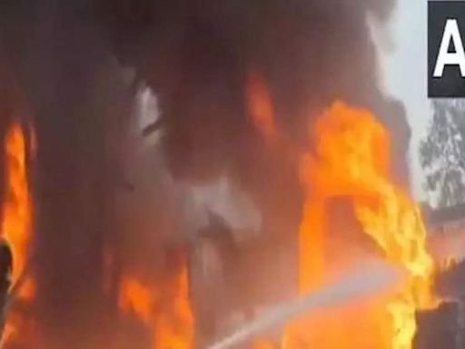 Jharkhand: Massive fire breaks out at godown in Jamshedpur | Ranchi News - Times of India