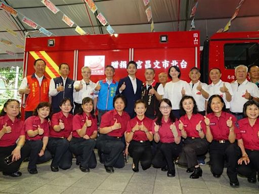 文昌宮捐大型水箱消防車給北市消防局