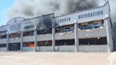 Los bomberos de Ibiza siguen trabajando en extinción del incendio de la nave industrial Citubo