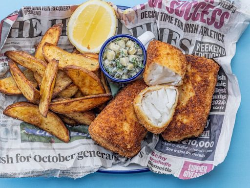 Breaded cod with air fryer wedges and tartare sauce