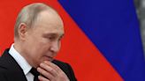 Putin is "losing control" in Russia: Dictator expert