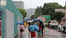 紅色暴雨警告信號一度生效　所有學校今日下午停課