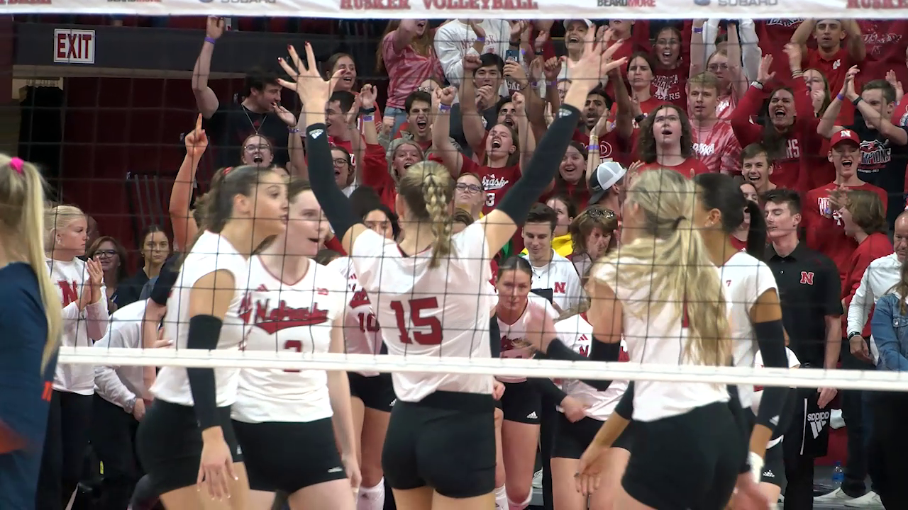 Nebraska volleyball sweeps Arizona State