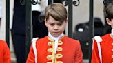 El príncipe Jorge hace historia como paje en la coronación de su abuelo