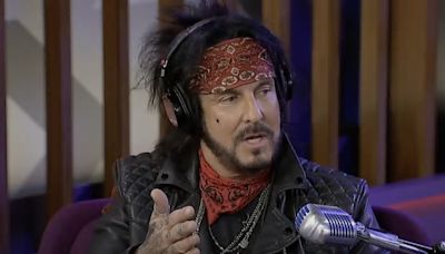 NIKKI SIXX On MICK MARS Splitting With MÖTLEY CRÜE: "We Really Had To Sit Down And Go, 'Well, What Do We Do? Do We Fold?'"