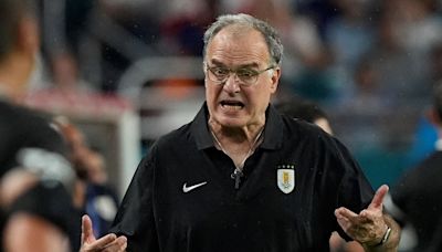 Bielsa en llamas: "Cómo no vas a defender a tu madre" y "esto es una plaga de mentirosos"