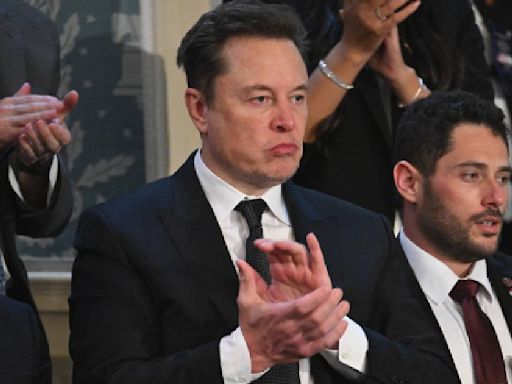 Elon Musk es duramente criticado por compartir video falso de Kamala Harris