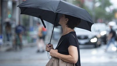 Toronto in for rainy but warm weekend