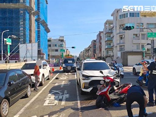 快訊／台南東區十字路口車禍！「碰」男騎士噴車底 當場無呼吸心跳