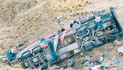 Ayacucho: 25 muertos deja caída de bus a un abismo