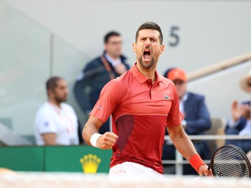 Djokovic, lesionado, remonta y gana los cuartos de final del Abierto de Francia