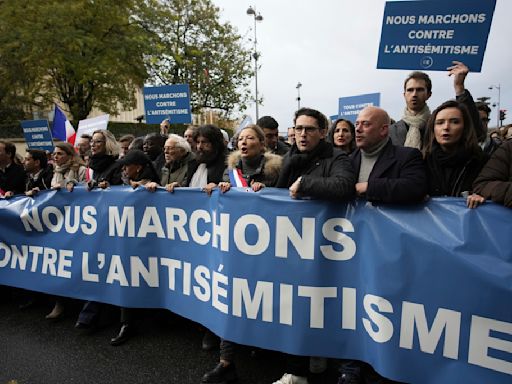 Three-Quarters of Jews in Europe Avoid Public Displays of Their Faith, New Survey Suggests