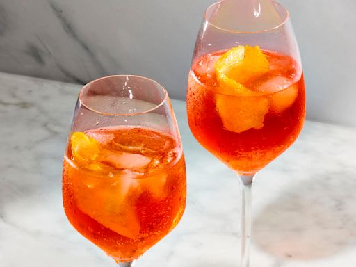 10 Delicious Spritz Cocktail Recipes That Go Way Beyond Aperol (They're So Refreshing!)