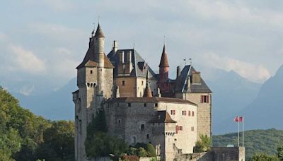 Tourisme insolite : 7 châteaux méconnus à visiter pendant les vacances