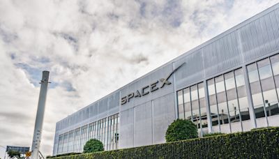 SpaceX launches Christmas presents, supplies to station