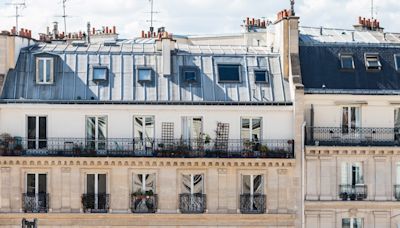 Adriana Karembeu : son premier appartement parisien, un "taudis" qu'elle partageait avec d'autres mannequins