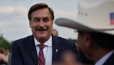 Mike Lindell's "zombie" appearance in photo goes viral, but has one problem