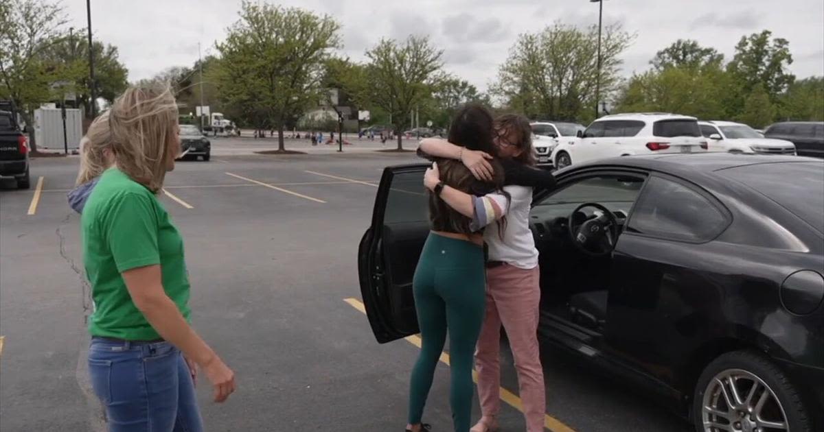 Woman donates car to tornado survivor