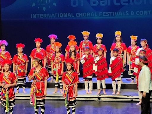 唱響國際！高雄兒童合唱團西班牙著原民服 唱台客語民謠奪雙牌 | 教育 - 太報 TaiSounds