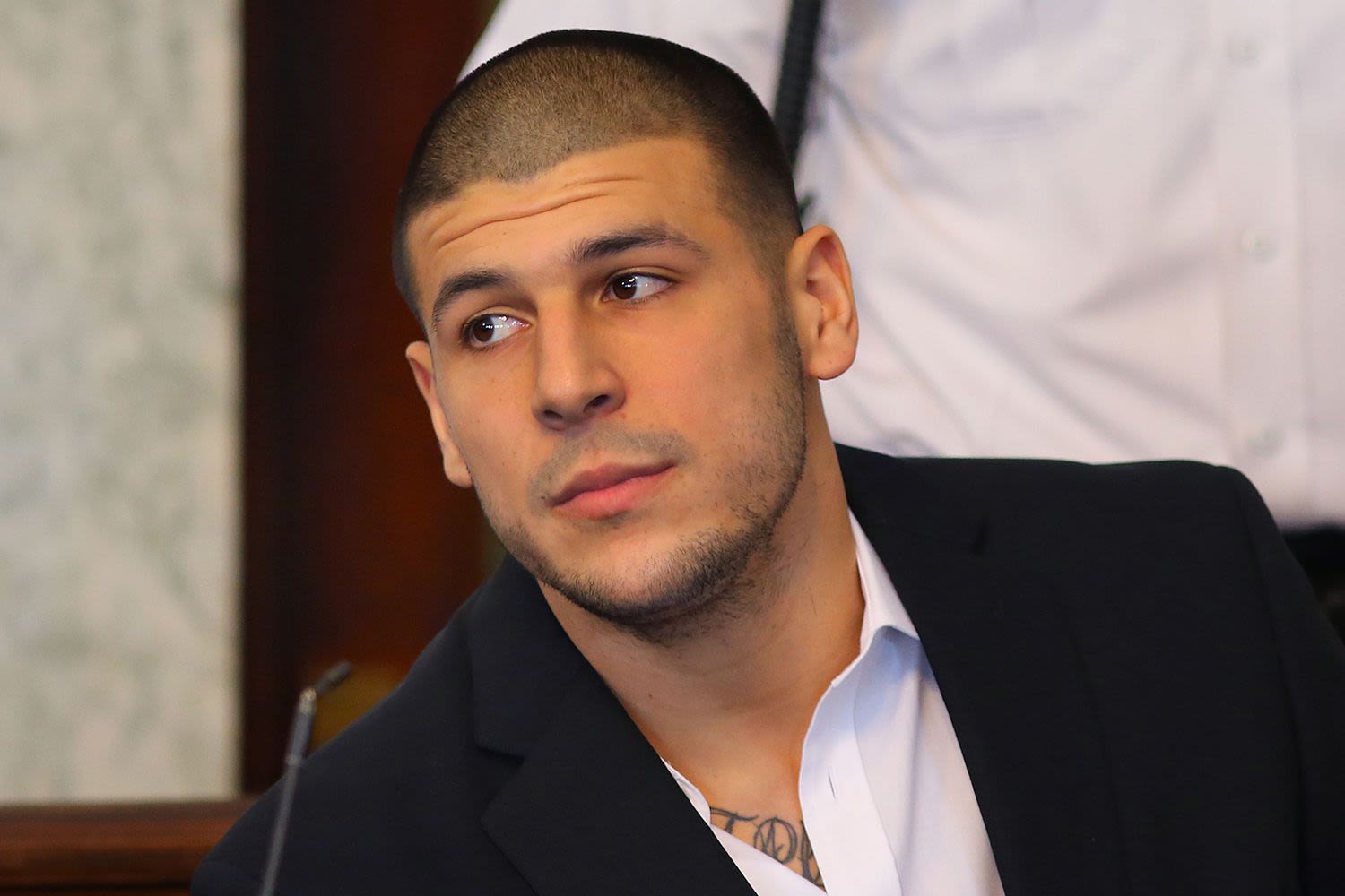 'American Sports Story' exclusive trailer chronicles Aaron Hernandez's fall