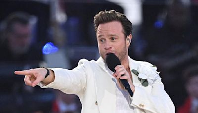 Olly Murs performs first gig 'as a daddy' days after welcoming child