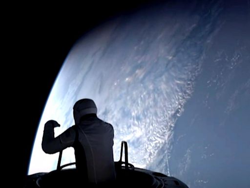 Polaris Dawn astronauts complete historic 1st commercial spacewalk