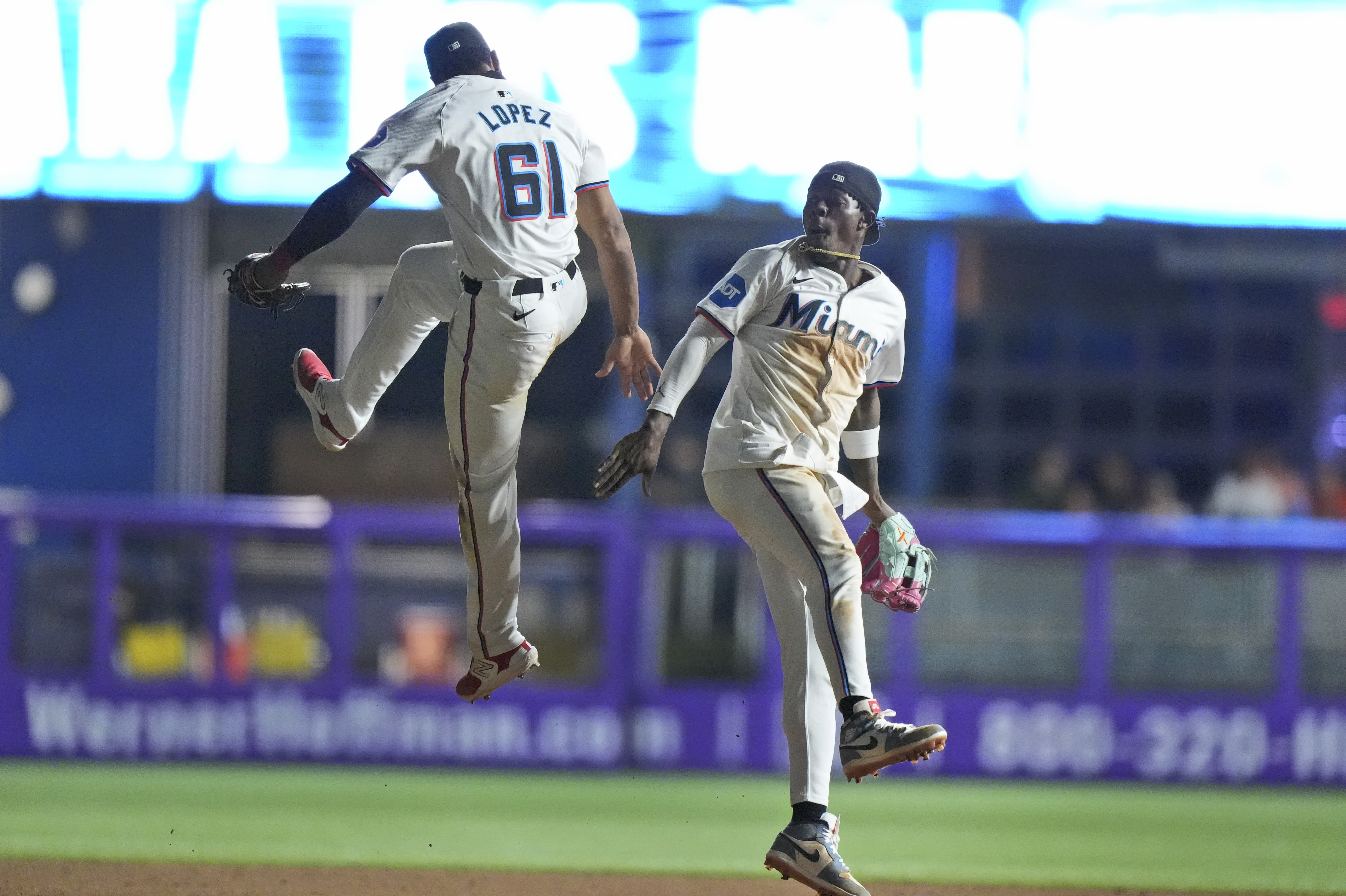 Chisholm, Gordon and Sánchez power Marlins to a 6-3 win over the Orioles