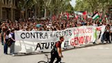 Los Mossos disuelven por la fuerza a activistas pro-Palestina mientras realizaban una protesta ante un edificio de la Generalitat