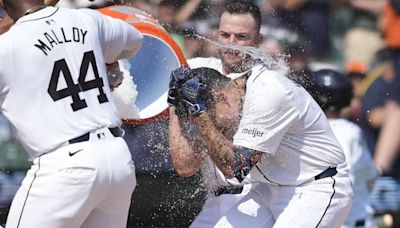 Tigers score five runs in the ninth, beat Dodgers 11-9 in 10 innings