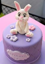 Bunny birthday cake from Patricia Creative Cakes (Brussels) | Pastalar