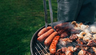 "Attention, le barbecue augmente le risque de certains types de cancers", alerte le Dr. Arnaud Cocaul