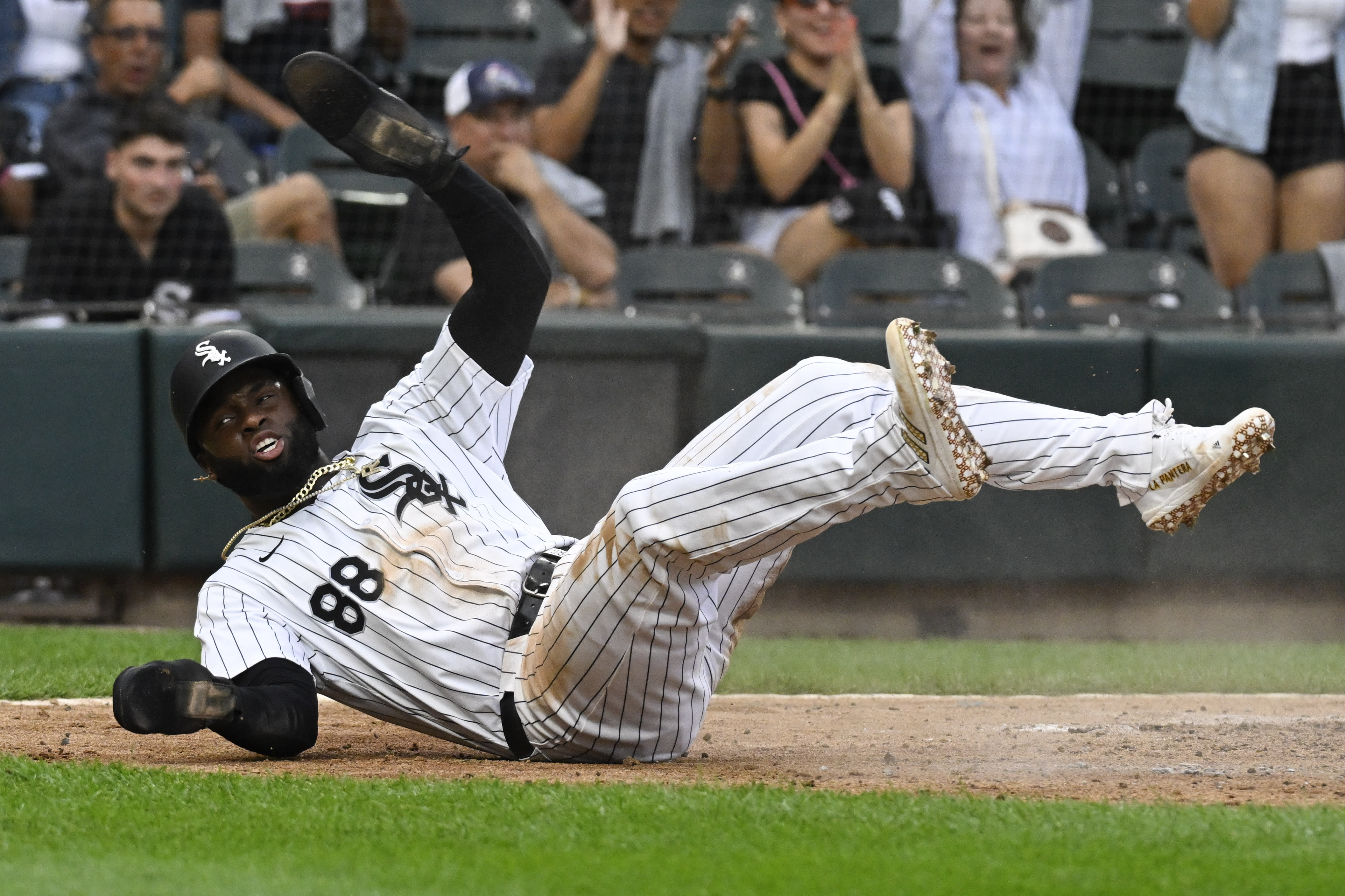 Jorge Polanco homers twice as Mariners hand White Sox 80th loss of the season