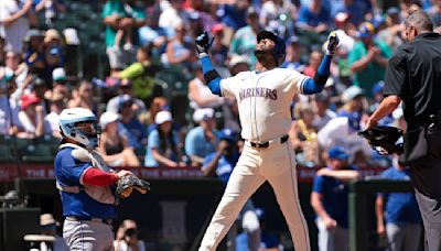 Varsho's RBI single in the 10th lifts Toronto to 5-4 win over Seattle.