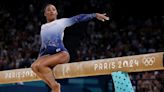 Simone Biles, la gimnasta fashion: un collar con 546 diamantes y mallas con más de 10.000 cristales