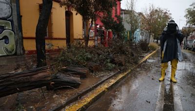 Santiago enfrentará vientos de hasta 50 km/h: así será el sistema frontal que llega este jueves - La Tercera