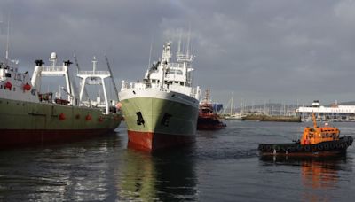 La flota viguesa finaliza la campaña del calamar en Malvinas