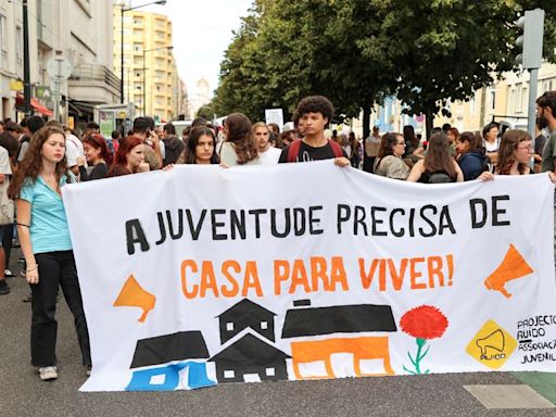 Thousands protest in Portugal over surging house prices and rents