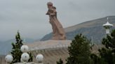 Turcomenistão inaugura uma das estátuas mais altas do mundo