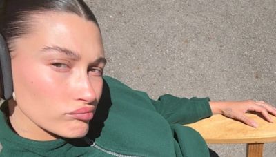 Hailey Bieber exibe barriguinha da gravidez e se surpreende com dor: 'Quem deveria me avisar?'