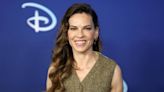 Hilary Swank confirma que está embarazada de mellizos a sus 48 años