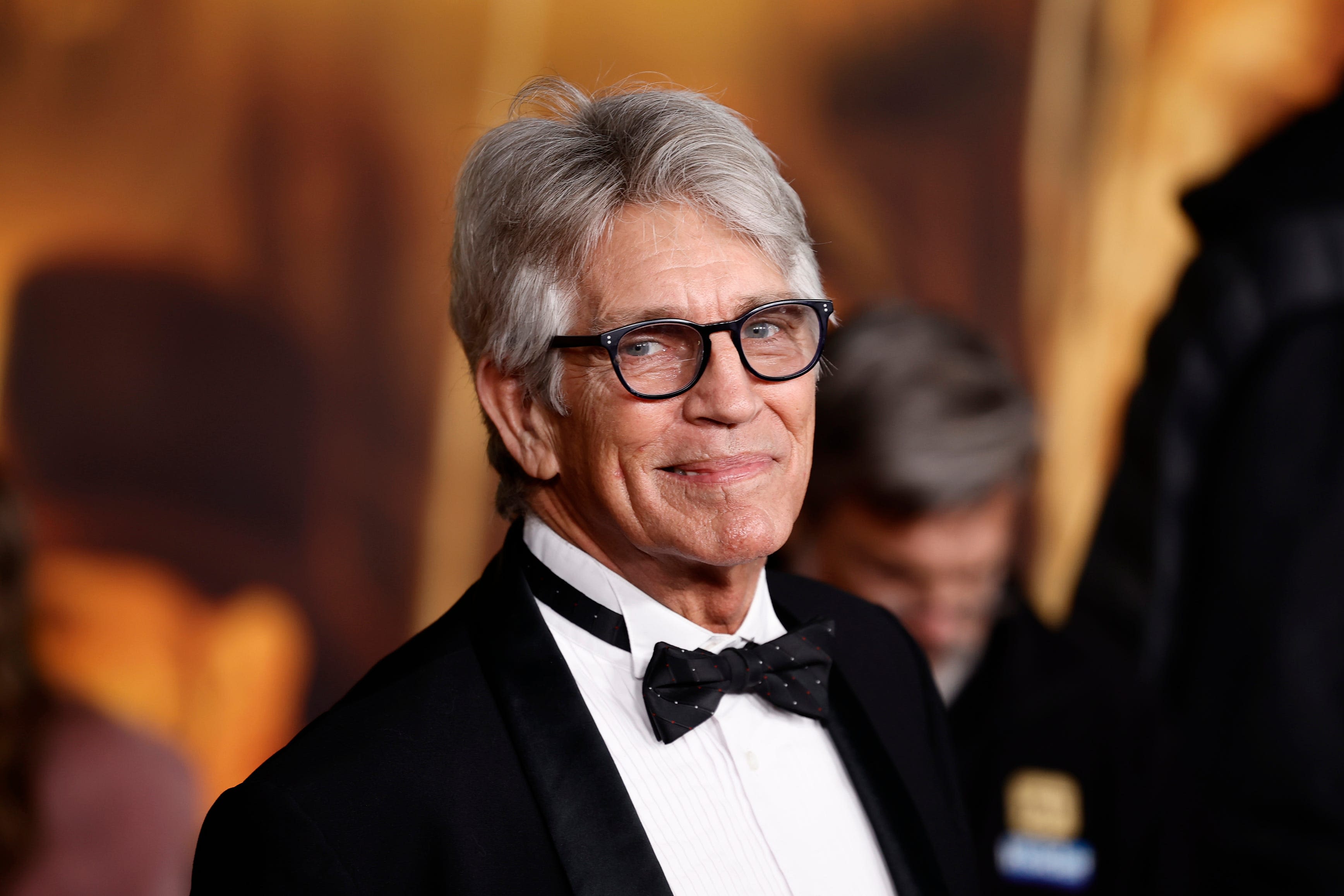 Eric Roberts makes 'public apology' to sister Julia Roberts in new memoir: Report