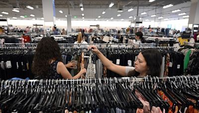 US Consumer Confidence Rises for First Time in Four Months