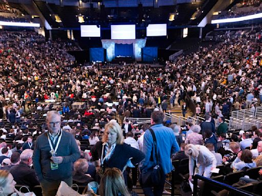 Berkshire Hathaway has first annual meeting since death of longtime vice chairman Charlie Munger